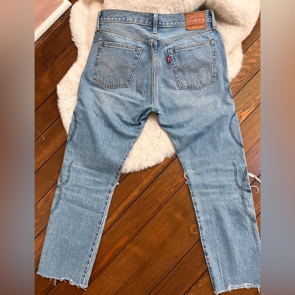 Unique LEVI’s 501 perfectly soft worn in sz 29 x 28 lasso painted stitch Western - Picture 2 of 8